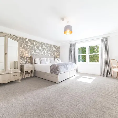 The Oaks * Windermere